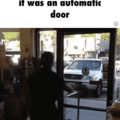 "Cuando no sabías que era una puerta automática" ;)